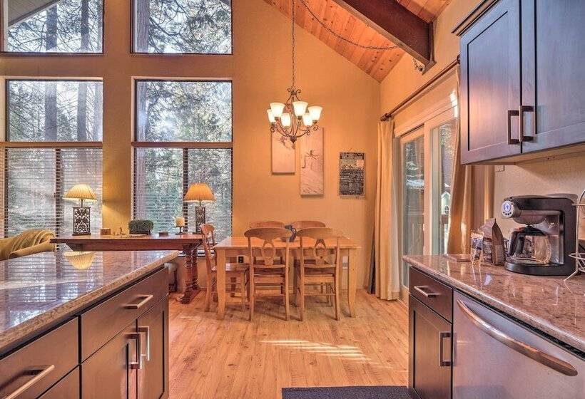 Cabin W/ Deck & Fire Pit In Blue Lake Springs!