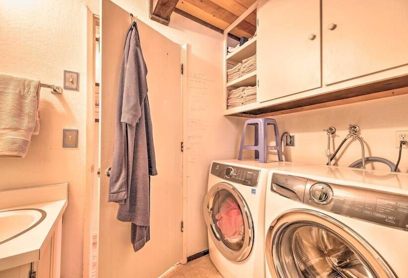 Cabin W/ Deck & Fire Pit In Blue Lake Springs!