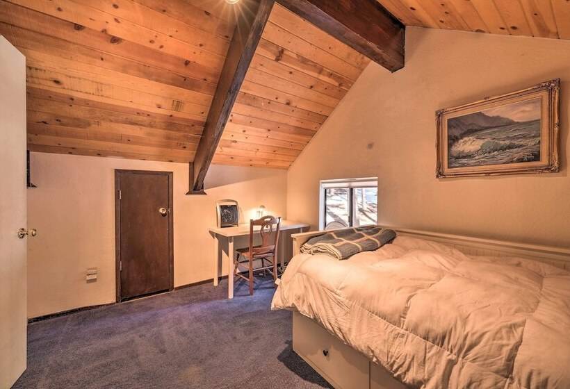 Cabin W/ Deck & Fire Pit In Blue Lake Springs!