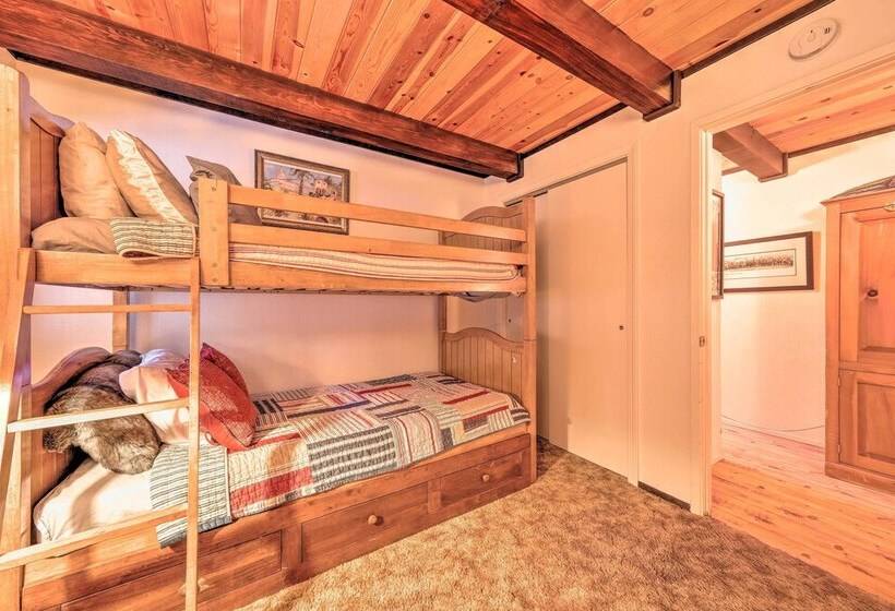 Cabin W/ Deck & Fire Pit In Blue Lake Springs!