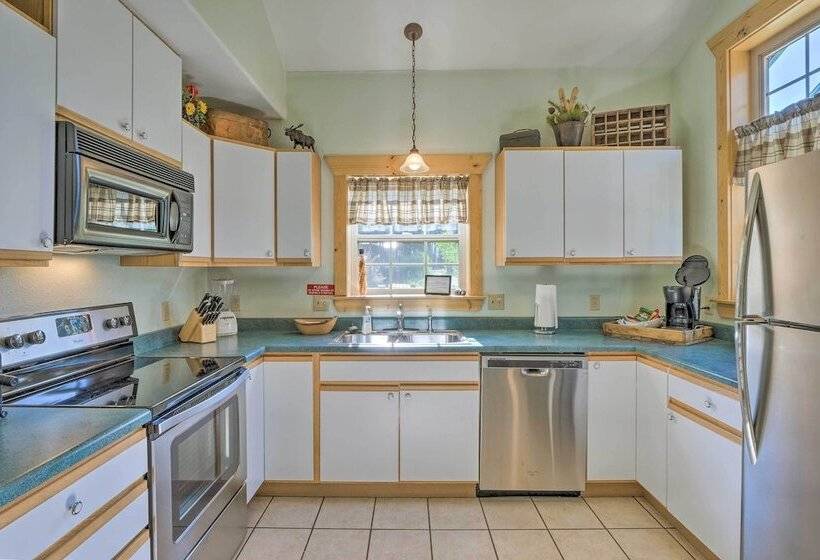 Peaceful Leadville Retreat W/ Covered Deck!