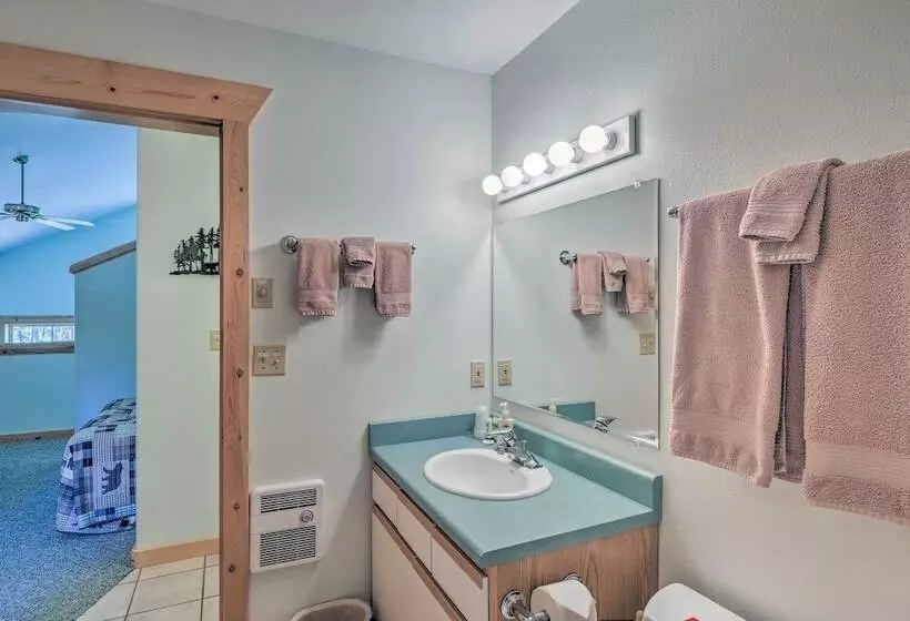 Peaceful Leadville Retreat W/ Covered Deck!