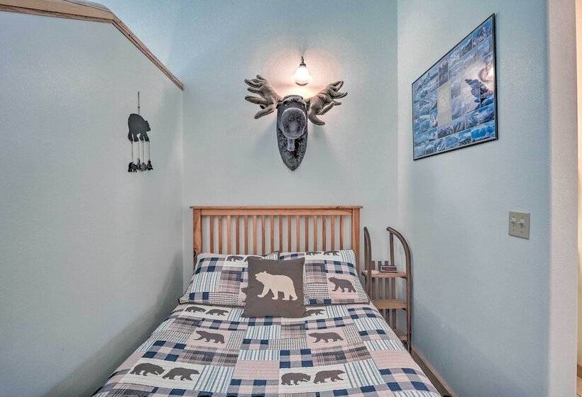 Peaceful Leadville Retreat W/ Covered Deck!