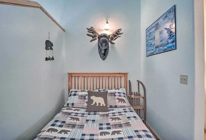 Peaceful Leadville Retreat W/ Covered Deck!