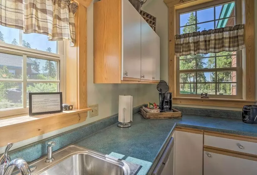 Peaceful Leadville Retreat W/ Covered Deck!