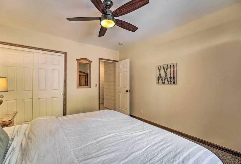 Truckee Cottage W/ Fenced Yard & Lake Donner Views