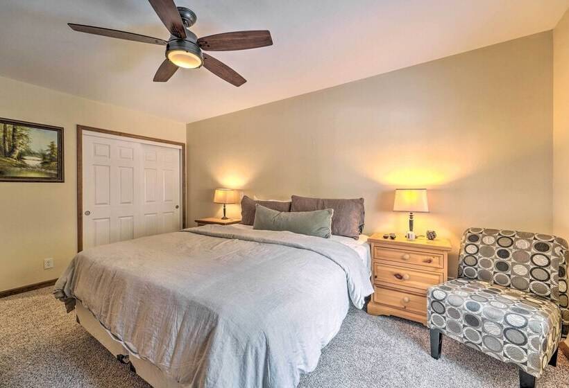 Truckee Cottage W/ Fenced Yard & Lake Donner Views