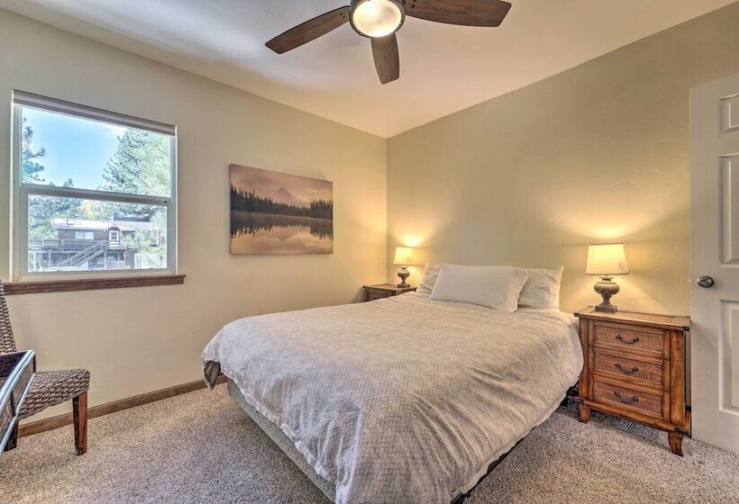 Truckee Cottage W/ Fenced Yard & Lake Donner Views