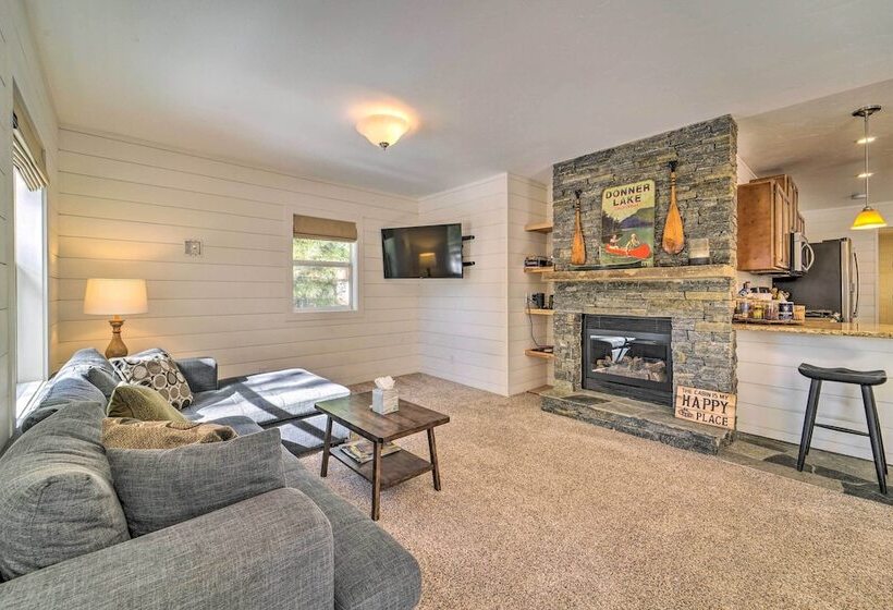 Truckee Cottage W/ Fenced Yard & Lake Donner Views