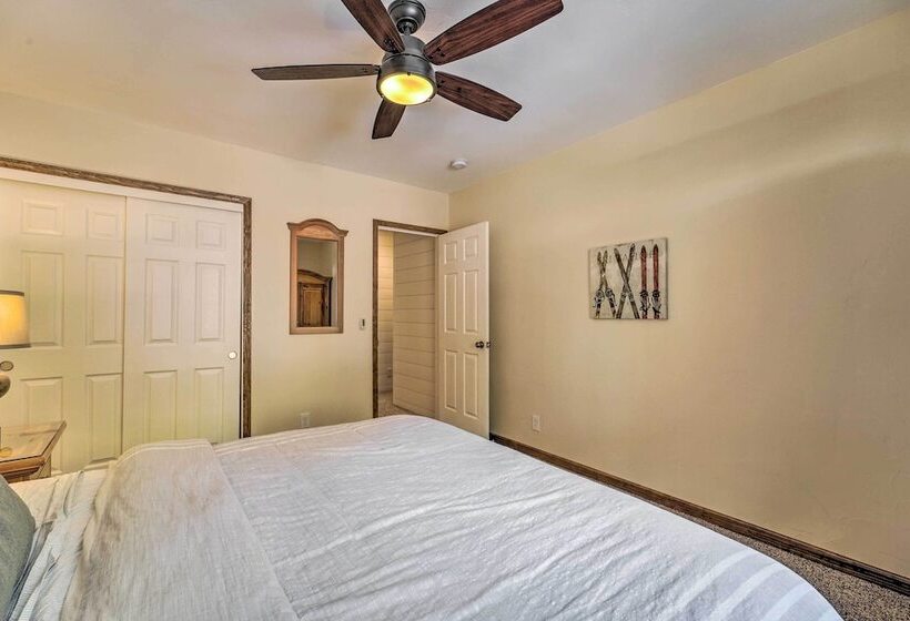 Truckee Cottage W/ Fenced Yard & Lake Donner Views