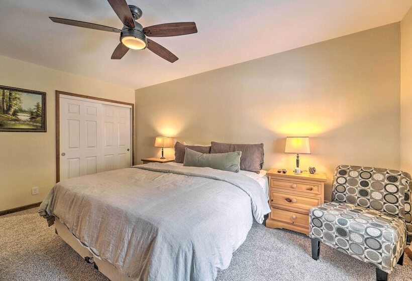 Truckee Cottage W/ Fenced Yard & Lake Donner Views