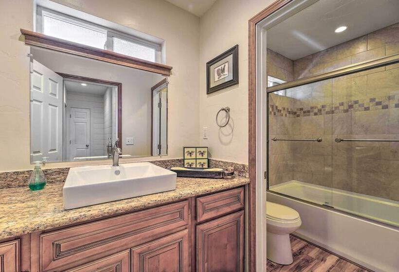 Truckee Cottage W/ Fenced Yard & Lake Donner Views