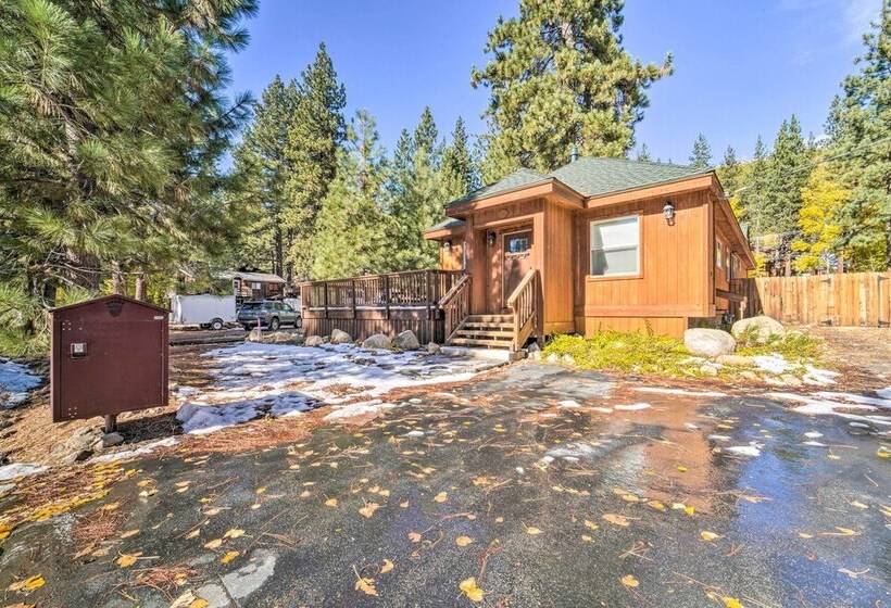 Truckee Cottage W/ Fenced Yard & Lake Donner Views