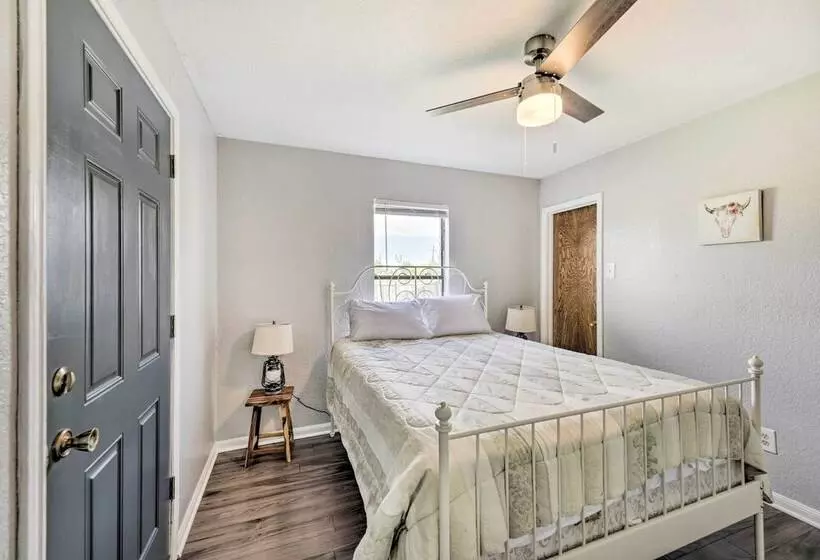 Pet Friendly Lockhart Home W/ Private Yard!