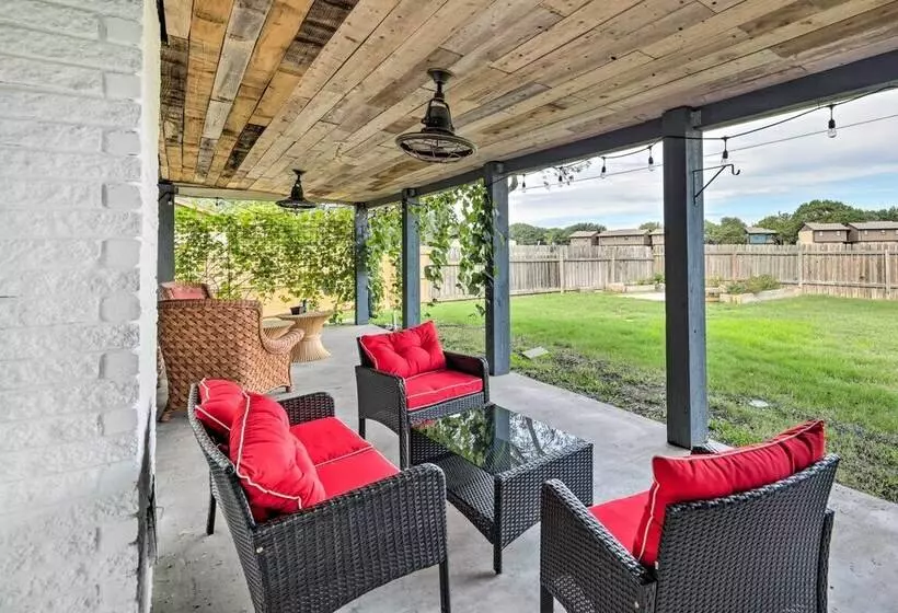 Pet Friendly Lockhart Home W/ Private Yard!