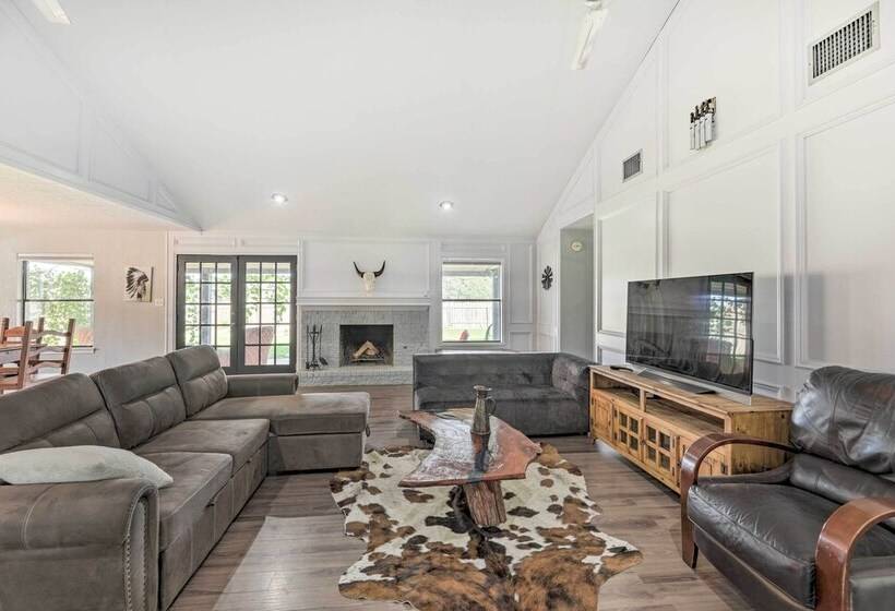 Pet Friendly Lockhart Home W/ Private Yard!