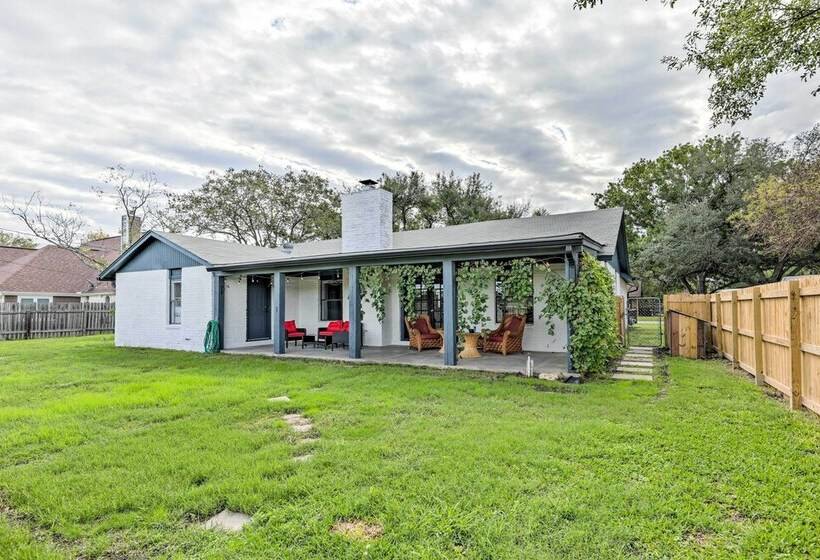 Pet Friendly Lockhart Home W/ Private Yard!