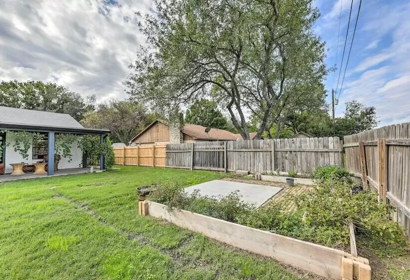 Pet Friendly Lockhart Home W/ Private Yard!