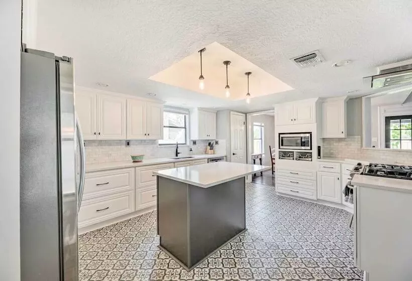 Pet Friendly Lockhart Home W/ Private Yard!