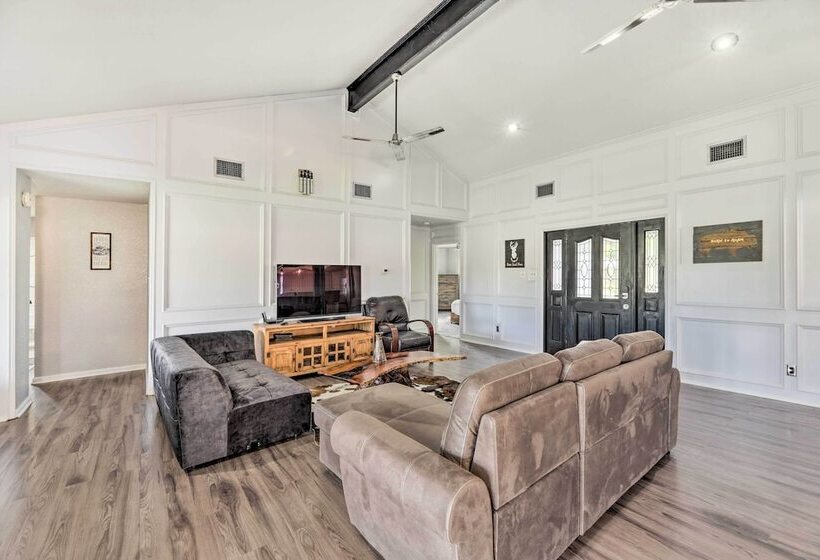 Pet Friendly Lockhart Home W/ Private Yard!