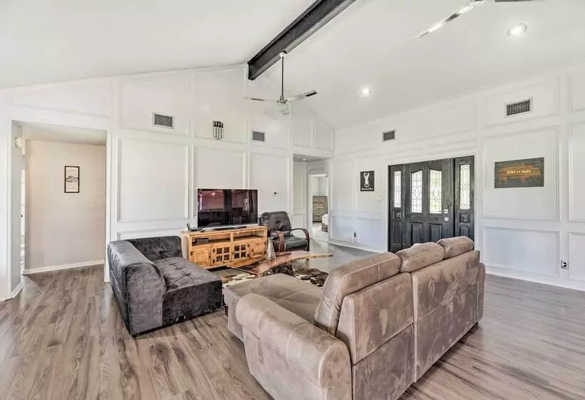 Pet Friendly Lockhart Home W/ Private Yard!