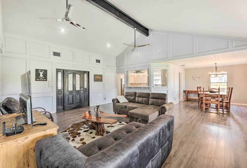 Pet Friendly Lockhart Home W/ Private Yard!