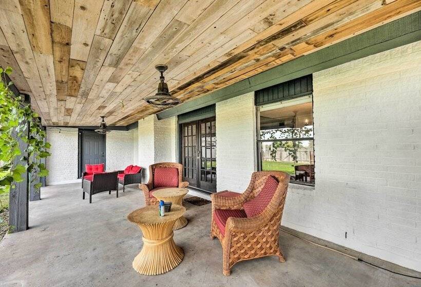 Pet Friendly Lockhart Home W/ Private Yard!