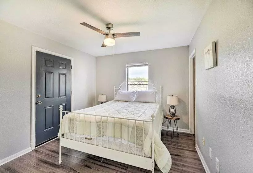 Pet Friendly Lockhart Home W/ Private Yard!