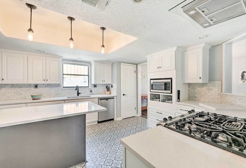 Pet Friendly Lockhart Home W/ Private Yard!