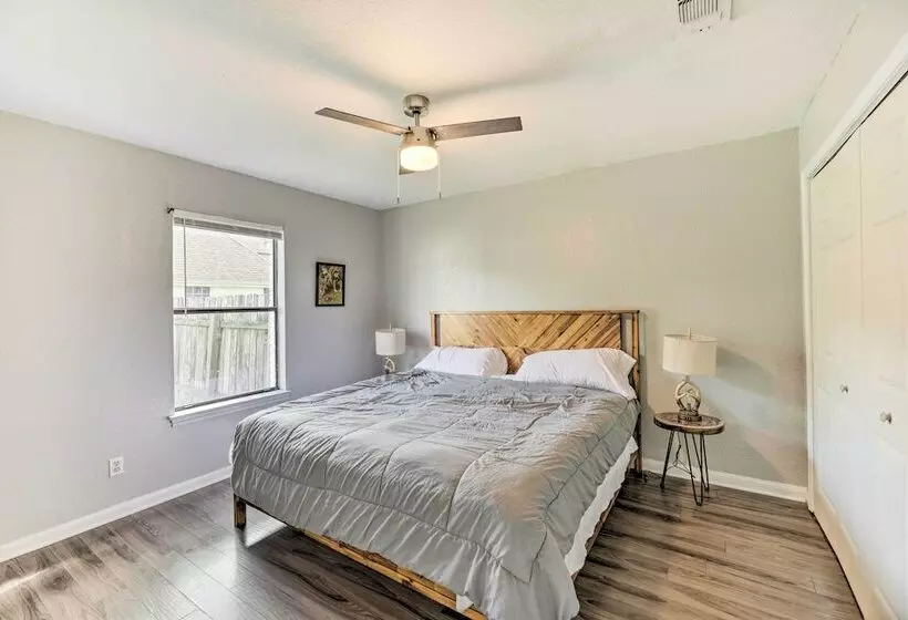 Pet Friendly Lockhart Home W/ Private Yard!