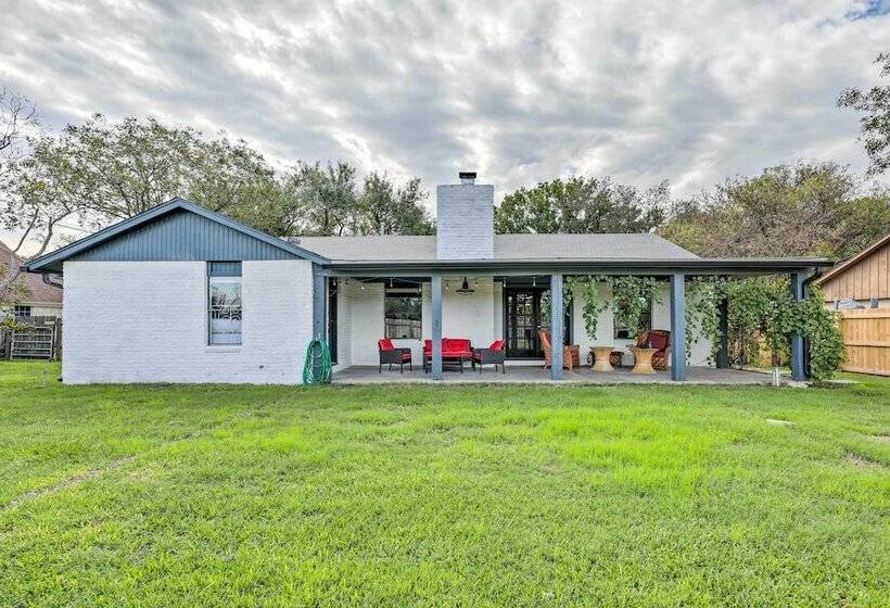 Pet Friendly Lockhart Home W/ Private Yard!