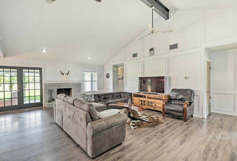 Pet Friendly Lockhart Home W/ Private Yard!