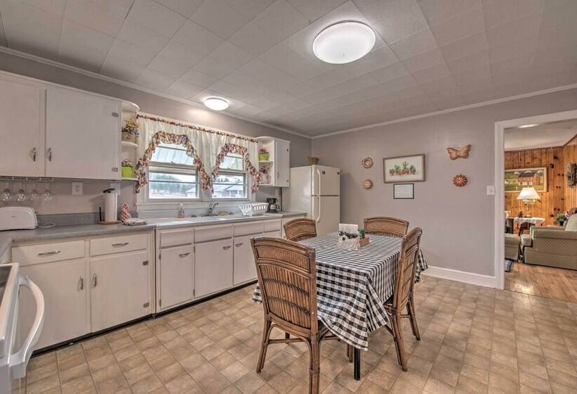 Quaint & Scenic Country Cottage, 3 Mi To New River