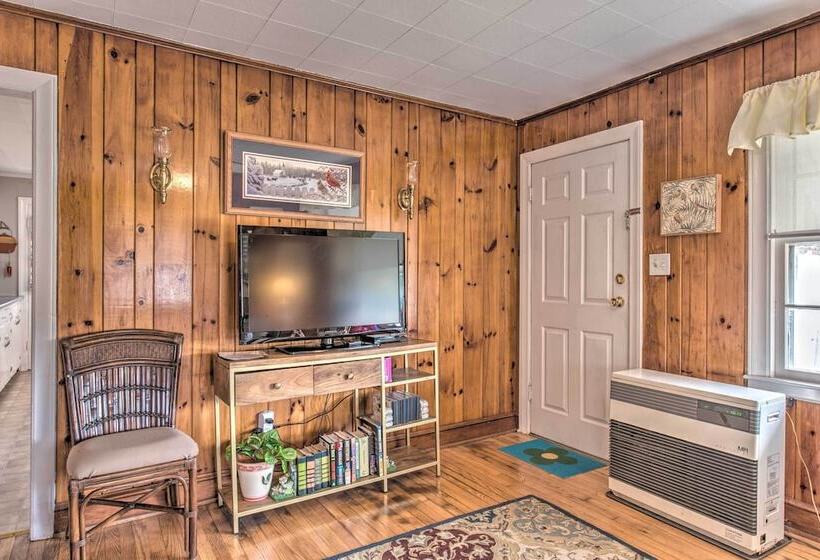 Quaint & Scenic Country Cottage, 3 Mi To New River