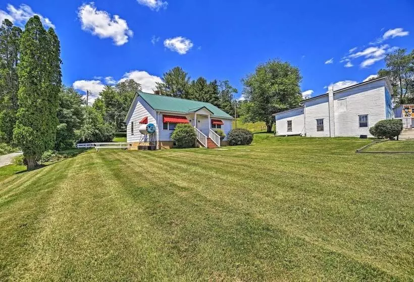 Quaint & Scenic Country Cottage, 3 Mi To New River