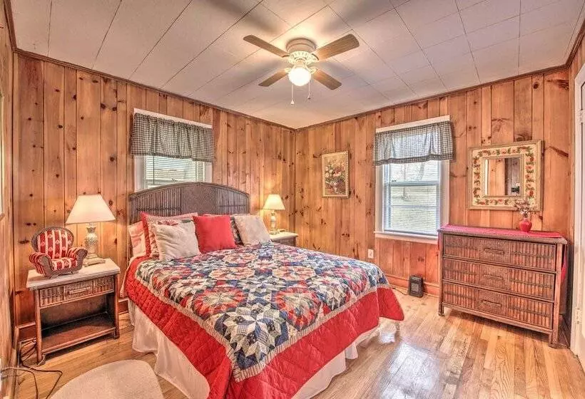 Quaint & Scenic Country Cottage, 3 Mi To New River