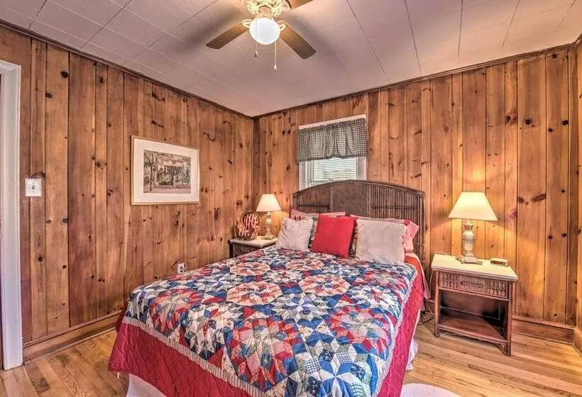 Quaint & Scenic Country Cottage, 3 Mi To New River