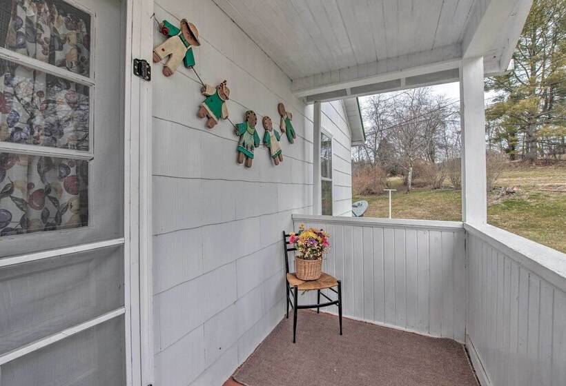 Quaint & Scenic Country Cottage, 3 Mi To New River