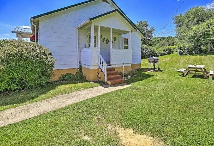 Quaint & Scenic Country Cottage, 3 Mi To New River