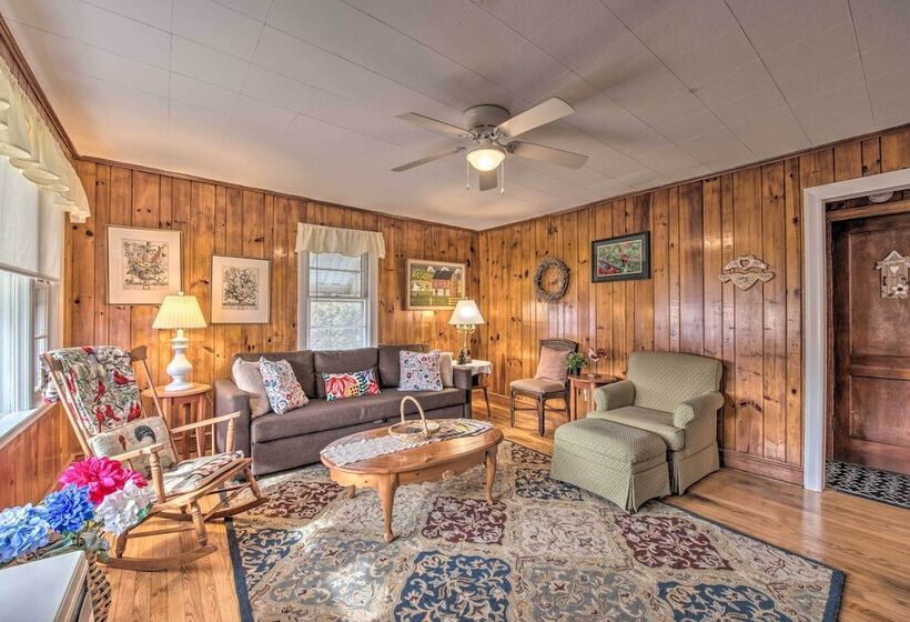 Quaint & Scenic Country Cottage, 3 Mi To New River
