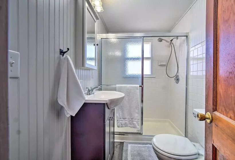 Quiet Family Home   12 Miles To Pomona State Park!