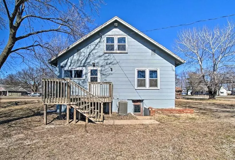 Quiet Family Home   12 Miles To Pomona State Park!