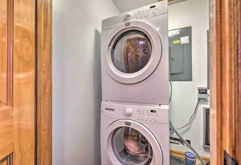 Quiet Long Pond Home On 1 Acre W/ Deck & Patio!