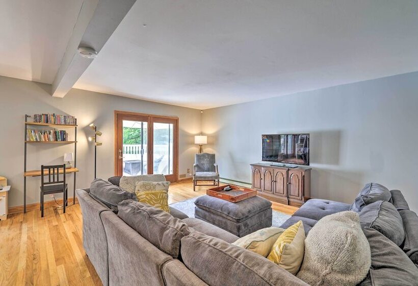 Quiet Long Pond Home On 1 Acre W/ Deck & Patio!