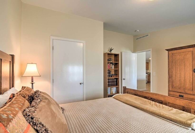 Ranch House In Boulder! Gateway To Nearby Parks!