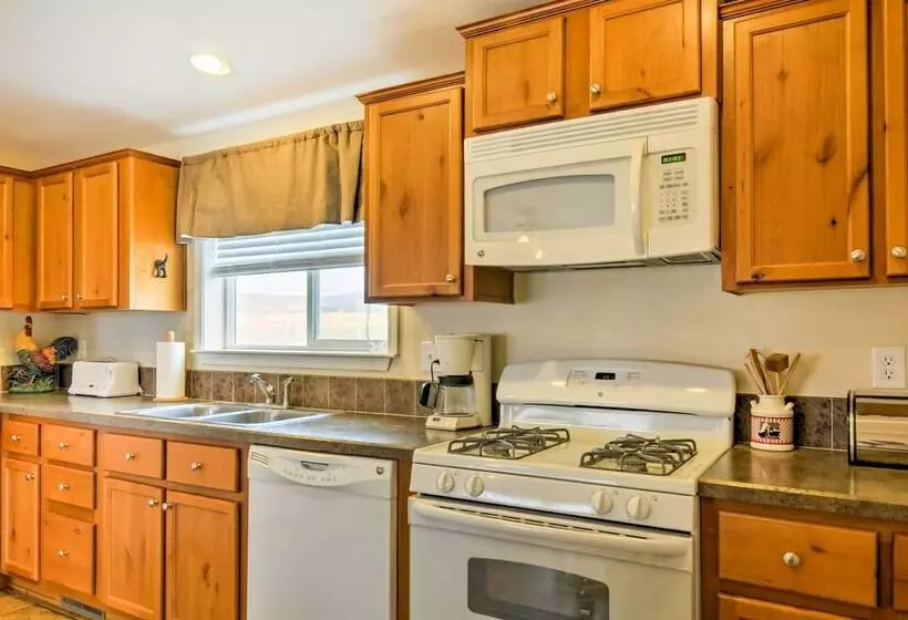 Ranch House In Boulder! Gateway To Nearby Parks!