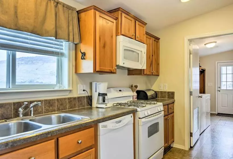 Ranch House In Boulder! Gateway To Nearby Parks!