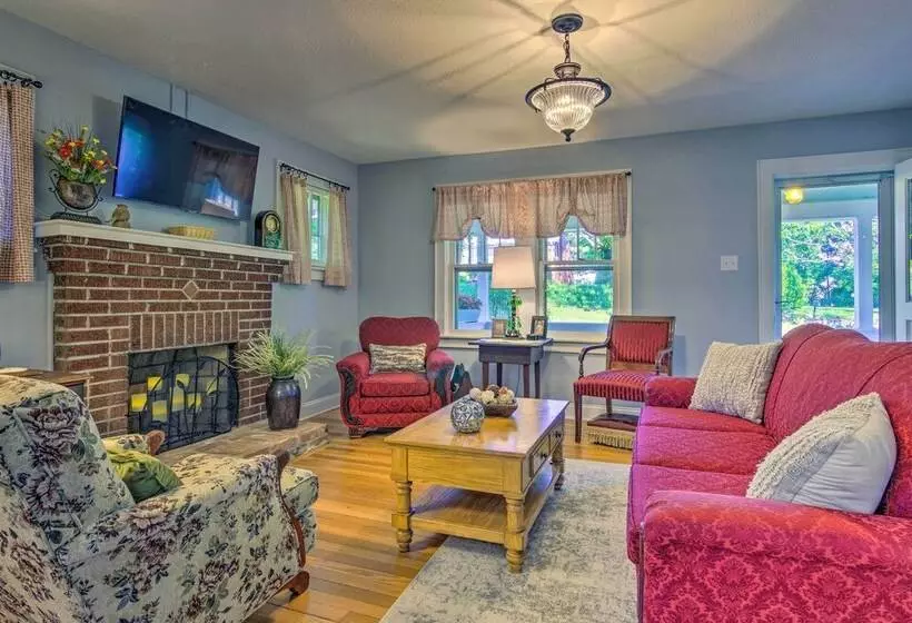 Restored Mars Hill Home On 1 Acre: Walk To Town!