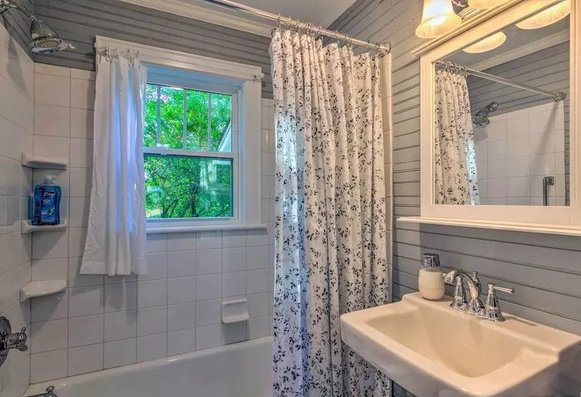 Restored Mars Hill Home On 1 Acre: Walk To Town!