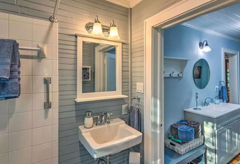 Restored Mars Hill Home On 1 Acre: Walk To Town!